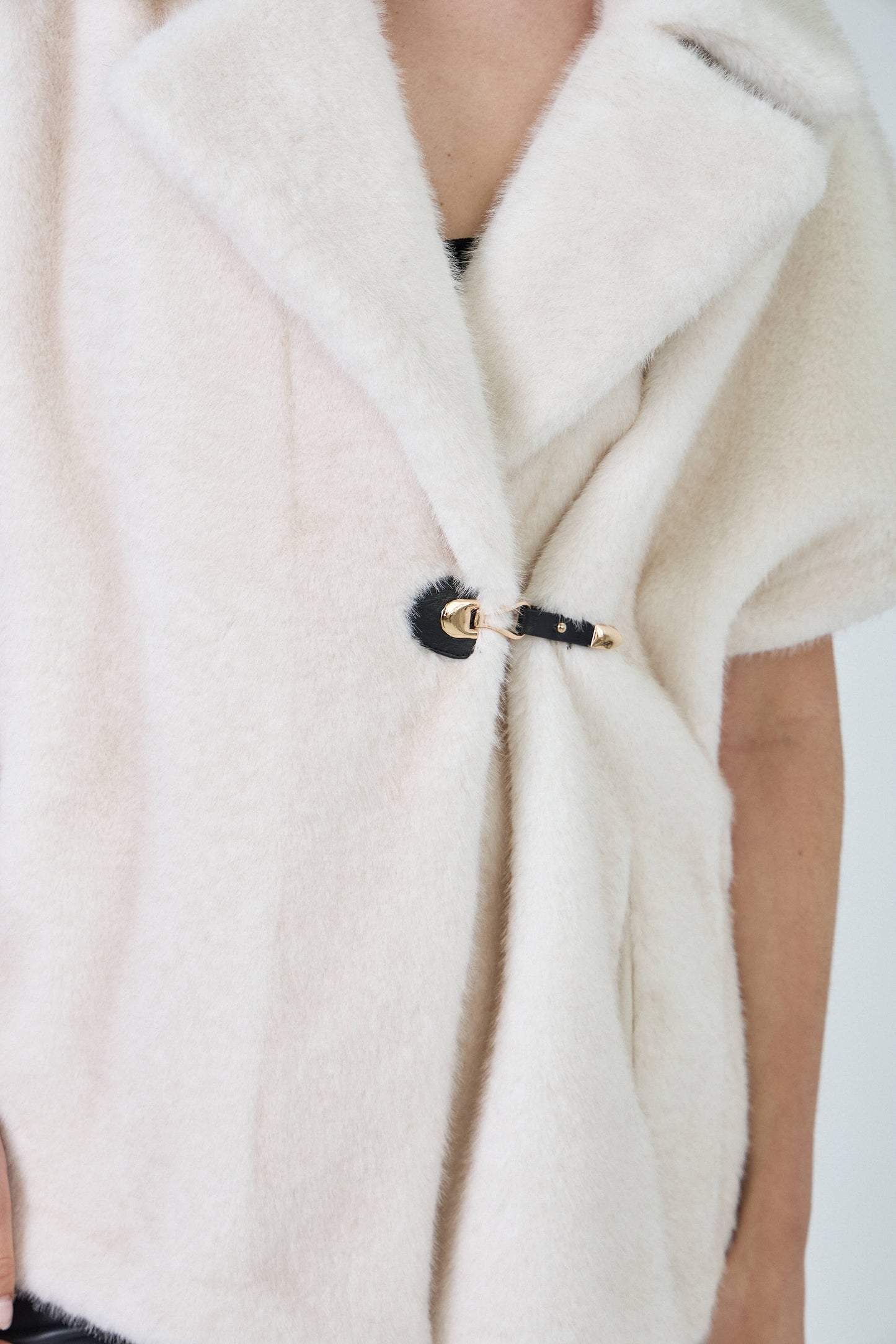 JACKIE - Gilet sans manches en fausse fourrure