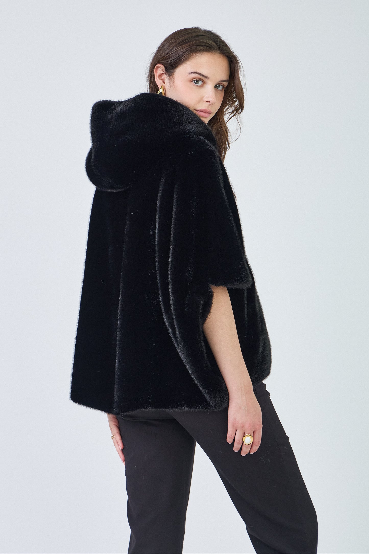 LEONIE - Cape en fausse fourrure
