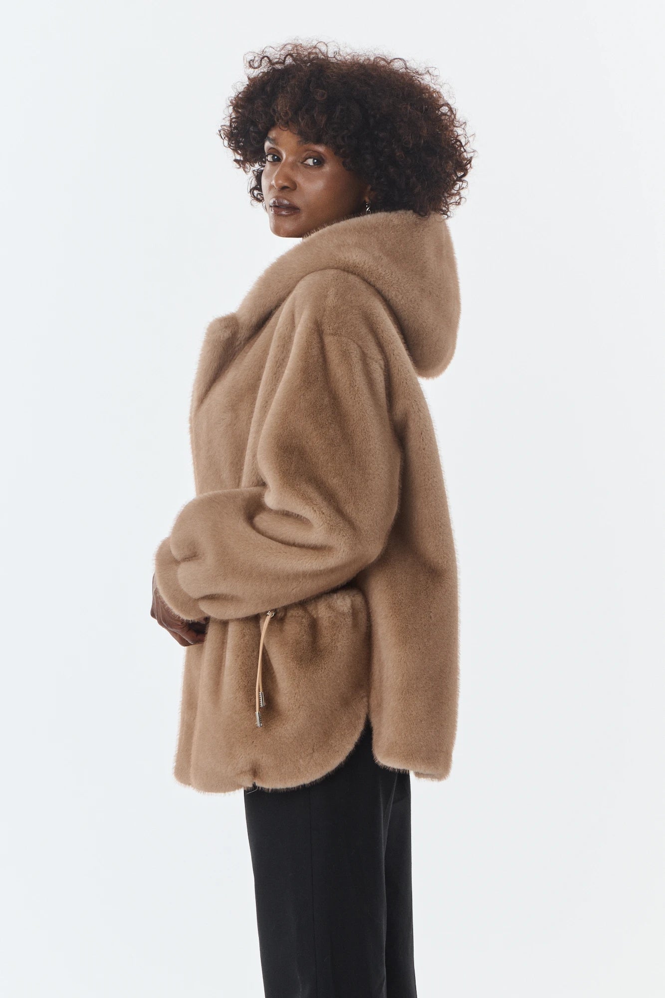SELENA - Manteau en fausse fourrure à capuche